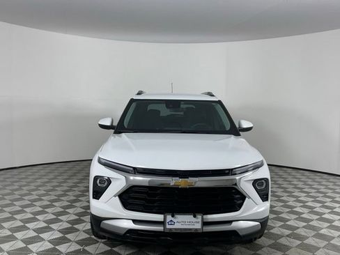 Used 2025 Chevrolet TrailBlazer LT FWD image 2