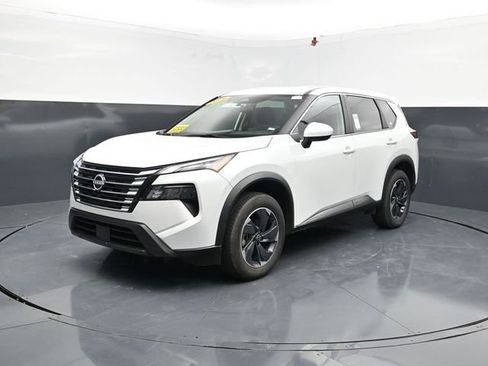 Used 2024 Nissan Rogue SV FWD image 3