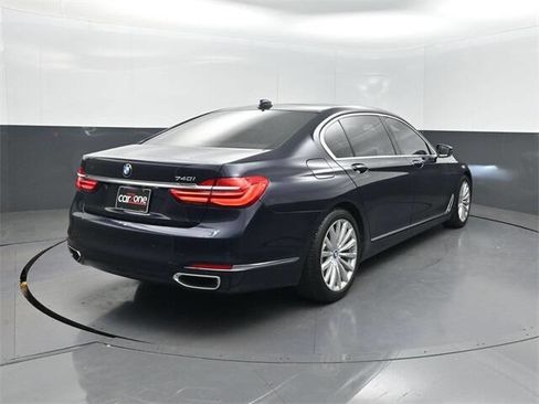 Used 2018 BMW 740i image 40