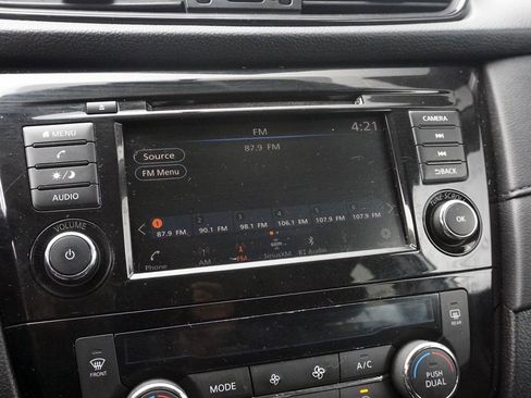 Used 2018 Nissan Rogue SV AWD/4WD image 37
