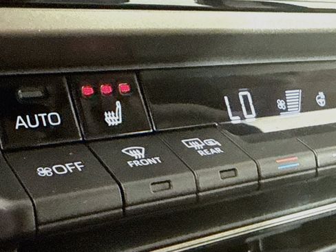 Used 2025 Toyota Camry XLE FWD image 24