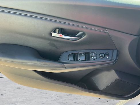 Used 2024 Nissan Sentra SV FWD image 11
