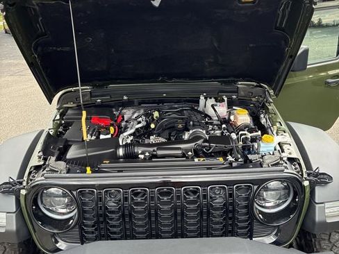 Used 2024 Jeep Wrangler Unlimited Sport AWD/4WD image 21