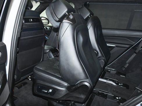 Used 2023 BMW X7 xDrive40i w/ M Sport Package image 75