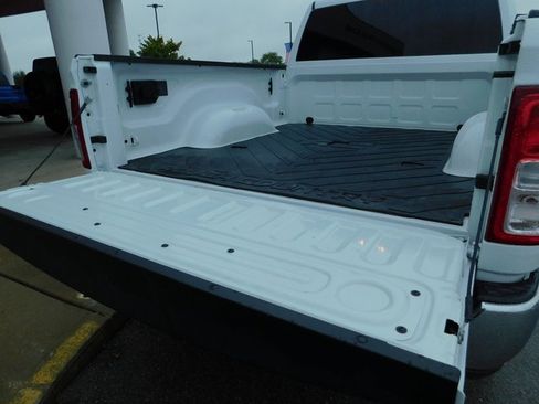 Used 2024 RAM 2500 Tradesman w/ Chrome Appearance Group image 25