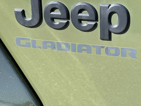Used 2021 Jeep Gladiator Sport image 11