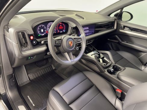 Certified 2026 Porsche Cayenne AWD/4WD image 4