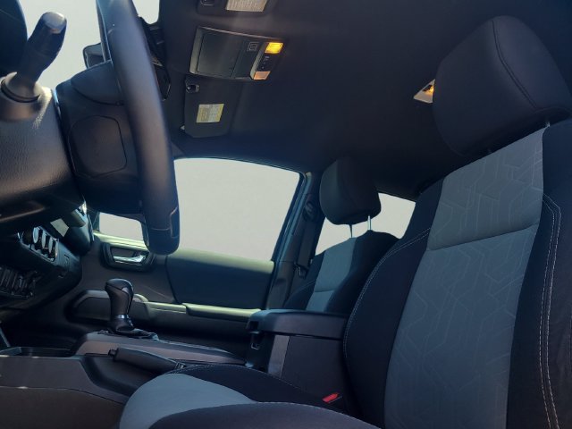 Used 2020 Toyota Tacoma TRD Sport AWD/4WD image 19