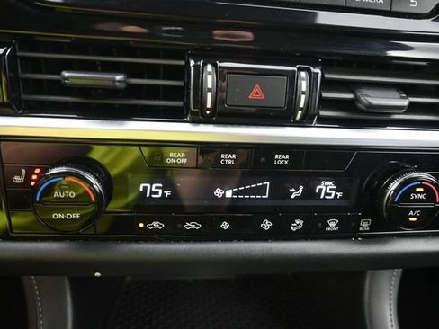 Used 2024 Nissan Pathfinder SV AWD/4WD image 25