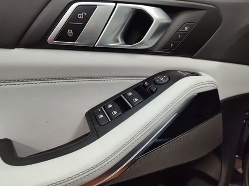 Used 2026 BMW X5 xDrive40i w/ M Sport Package image 12