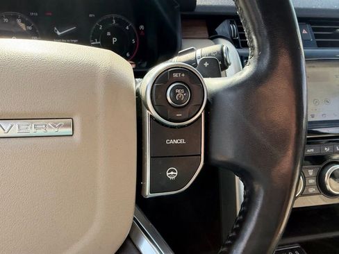 Used 2018 Land Rover Discovery HSE image 28