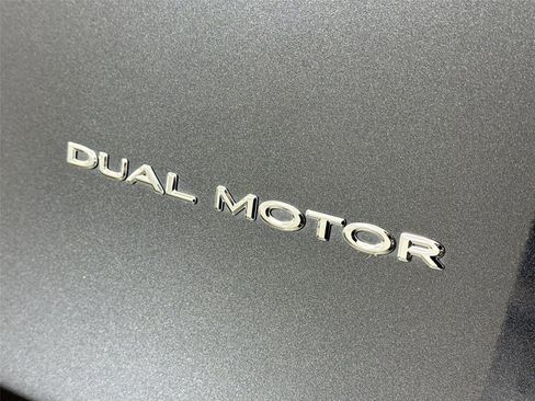 Used 2024 Tesla Model Y Long Range image 15