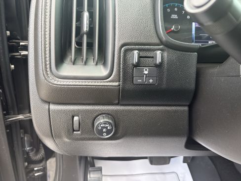 Used 2018 GMC Canyon Denali image 28