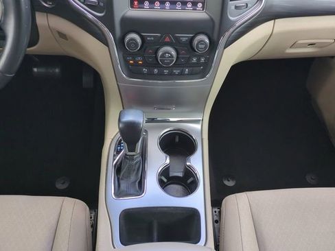 Used 2020 Jeep Grand Cherokee Laredo image 19