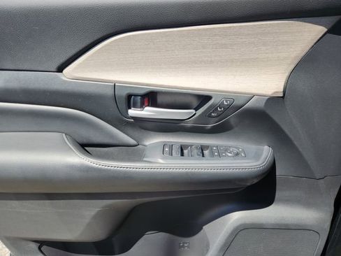 Used 2024 Toyota Grand Highlander Limited image 21