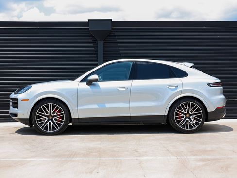 New 2025 Porsche Cayenne S image 2