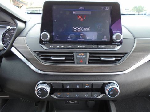 Used 2024 Nissan Altima 2.5 SV FWD image 14