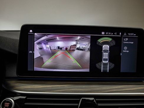 Certified 2023 BMW 530e w/ Premium Package image 27