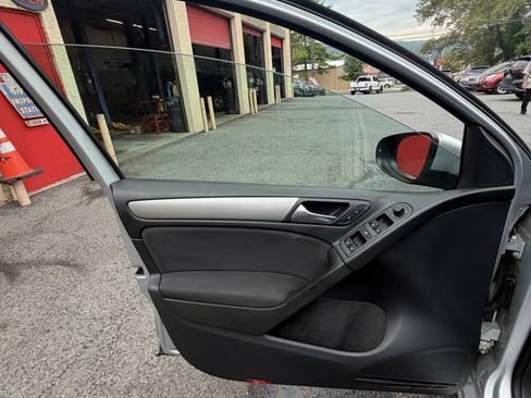 Used 2014 Volkswagen Golf 4-Door FWD image 28