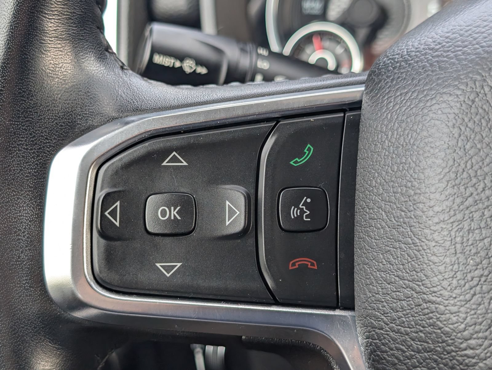 Used 2024 RAM 1500 Laramie AWD/4WD image 23