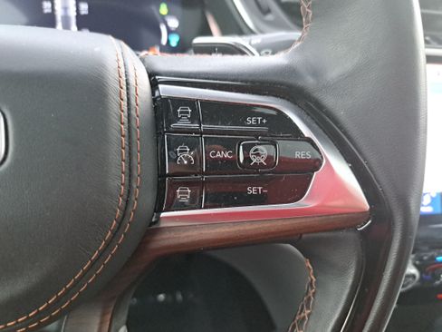 Used 2022 Jeep Grand Cherokee Summit AWD/4WD image 18
