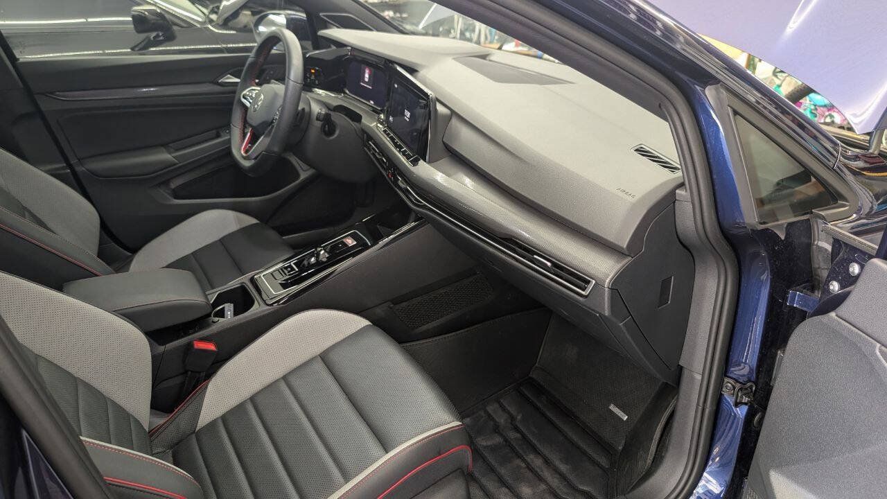Used 2024 Volkswagen GTI SE FWD image 22