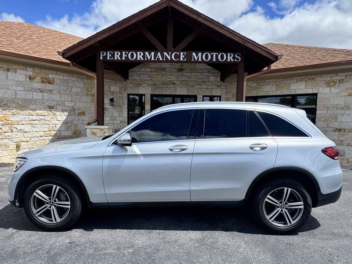 Used 2020 Mercedes-Benz GLC 300 4MATIC image 2