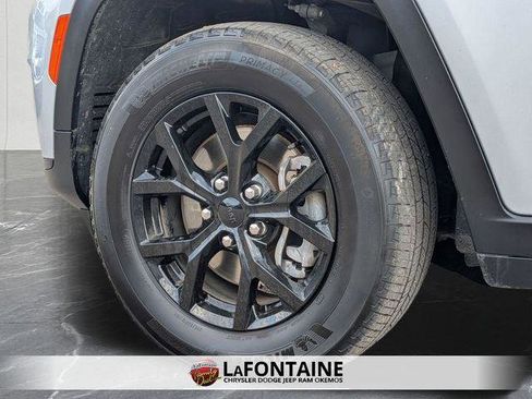 Certified 2024 Jeep Grand Cherokee L Laredo image 30