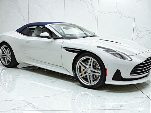 Used 2026 Aston Martin DB12 Convertible RWD image 32