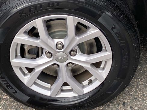 Certified 2022 Jeep Grand Cherokee L Limited image 25