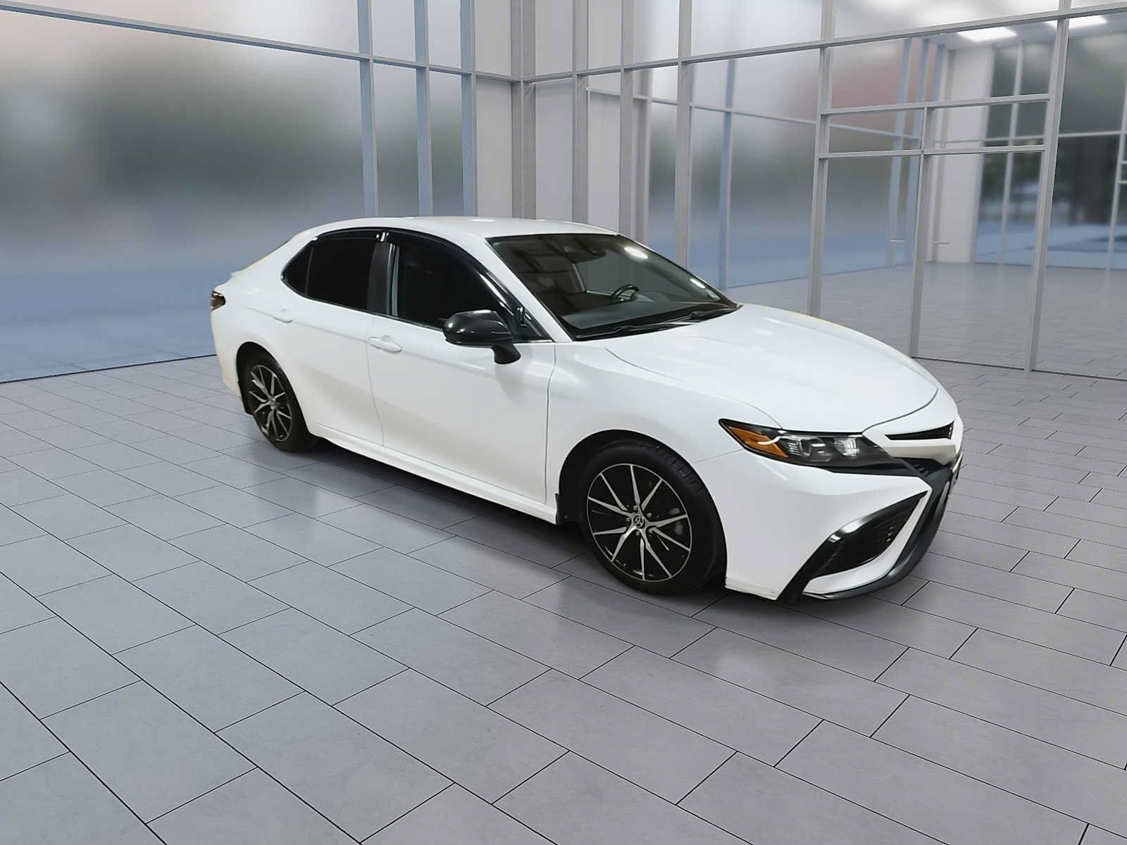 Used 2021 Toyota Camry SE FWD image 2