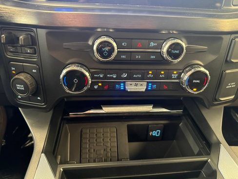 Used 2025 Ford F350 Lariat w/ Lariat Ultimate Package AWD/4WD image 20