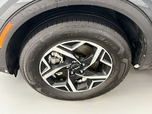 Used 2025 Kia Sportage LX AWD/4WD image 11