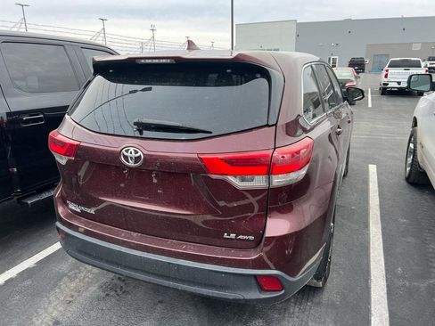 Used 2018 Toyota Highlander Plus w/ Carpet Mat Package (TMS) image 4