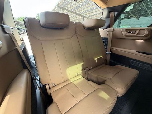 New 2026 Land Rover Range Rover Long Wheelbase SE AWD/4WD image 17