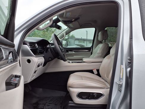 Used 2022 Jeep Wagoneer Series III w/ Convenience Group I AWD/4WD image 24