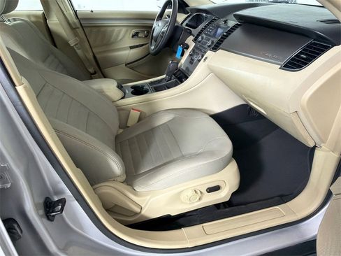 Used 2017 Ford Taurus SE image 13