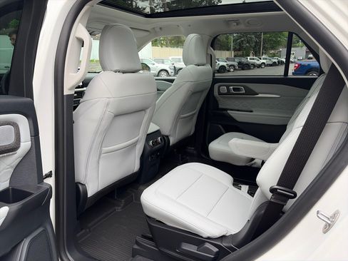 Used 2026 Ford Explorer Platinum w/ LUX Leather Package AWD/4WD image 10