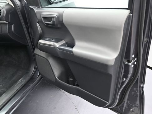 Used 2023 Toyota Tacoma SR5 RWD image 7
