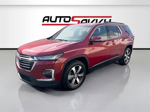 Used 2022 Chevrolet Traverse LT w/ LT Premium Package image 3
