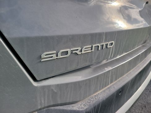 Used 2024 Kia Sorento S FWD image 7