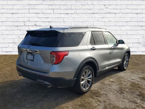 Used 2023 Ford Explorer Limited image 2