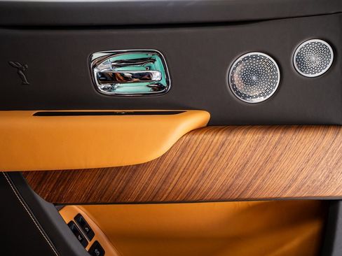 Used 2023 Rolls-Royce Cullinan w/ Cullinan Package image 59