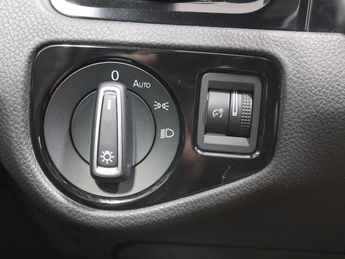 Used 2018 Volkswagen Golf R 4-Door AWD/4WD image 42