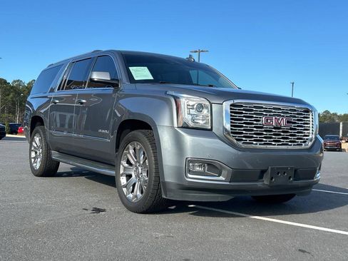 Used 2020 GMC Yukon XL Denali image 3