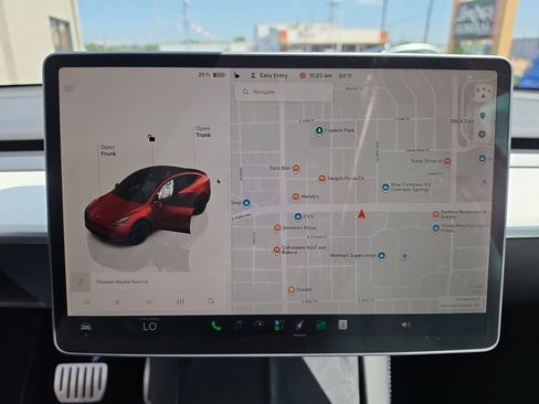 Used 2022 Tesla Model Y Performance AWD/4WD image 17