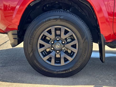 Used 2021 Toyota Tacoma SR5 RWD image 11