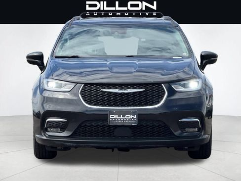 Used 2022 Chrysler Pacifica Touring-L FWD image 9