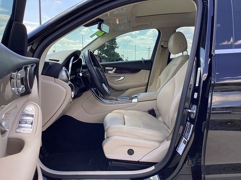 Used 2021 Mercedes-Benz GLC 300 image 9