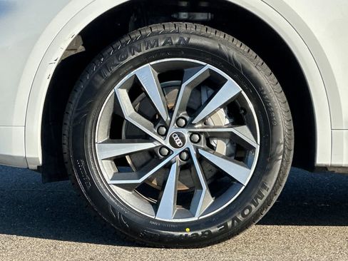 Used 2021 Audi Q5 Premium w/ Convenience Package image 31